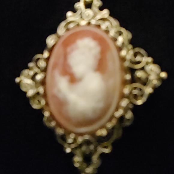 Vtg. Cameo Brooch by Gerry's Creations - Picture 4 of 4